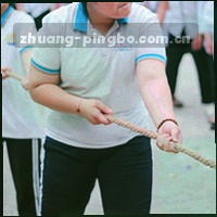 向下箭头与圆圈，简洁下载图形